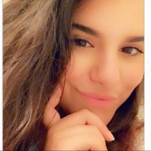 Meet your Posher, Mia